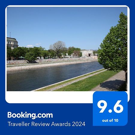 65 Square Meters Designer Apartment In Heart Of City - River View ! Park For Free Ниш Экстерьер фото