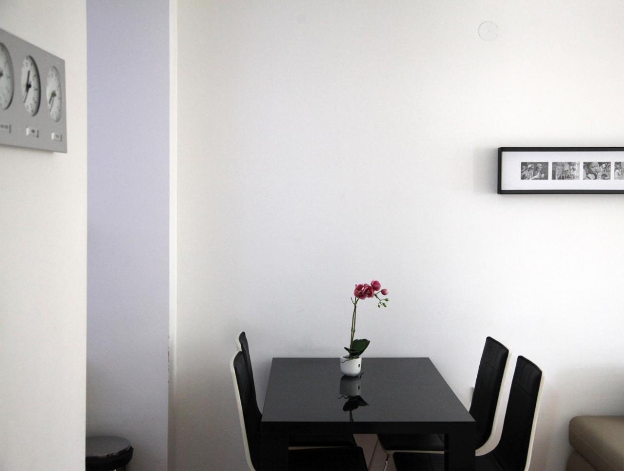 65 Square Meters Designer Apartment In Heart Of City - River View ! Park For Free Ниш Экстерьер фото