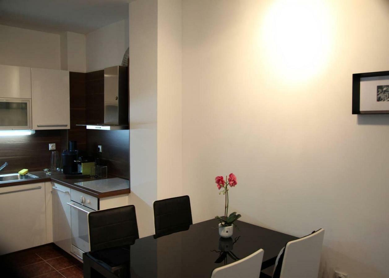 65 Square Meters Designer Apartment In Heart Of City - River View ! Park For Free Ниш Экстерьер фото