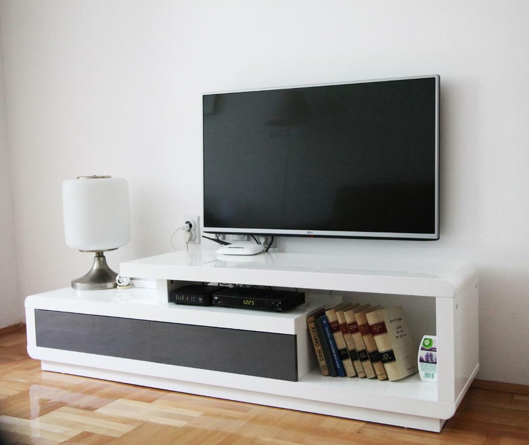 65 Square Meters Designer Apartment In Heart Of City - River View ! Park For Free Ниш Экстерьер фото